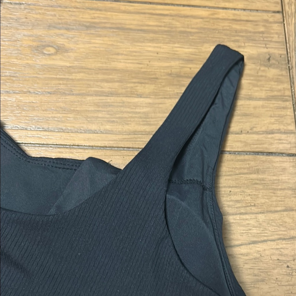Black Lace-Up Ribbed sports bra - Picture 6 of 7